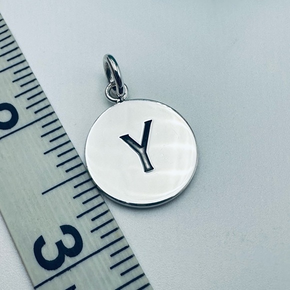 Tiffany & Co. Letter Y Round Tag Initial Charm in Sterling Silver with Pouch - Picture 7 of 8